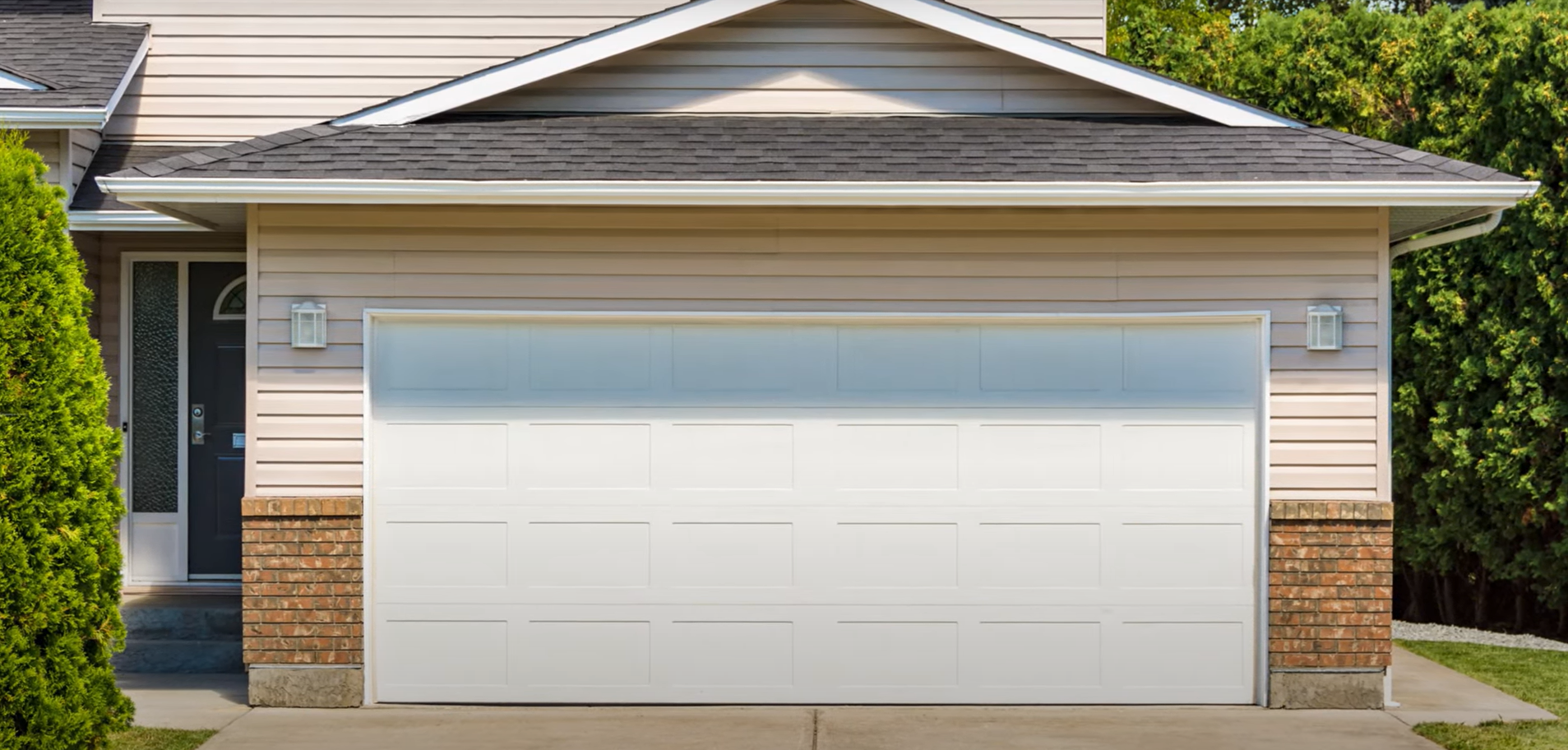 Why Choosing Local Garage Door Repair is Better Than a National Chain